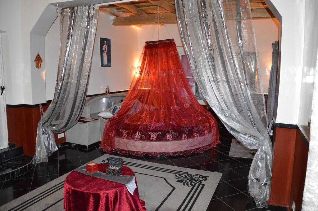 Auberge Le Jardin De La Source Aït Ben Ali Exteriör bild